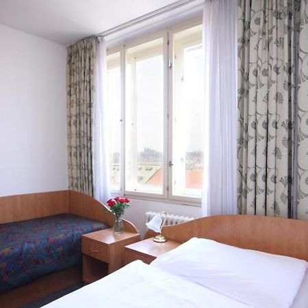 Hotel Legie Bed And Breakfast 布拉格 外观 照片