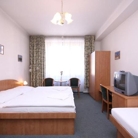 Hotel Legie Bed And Breakfast 布拉格 外观 照片