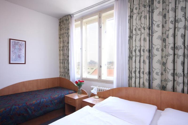Hotel Legie Bed And Breakfast 布拉格 外观 照片